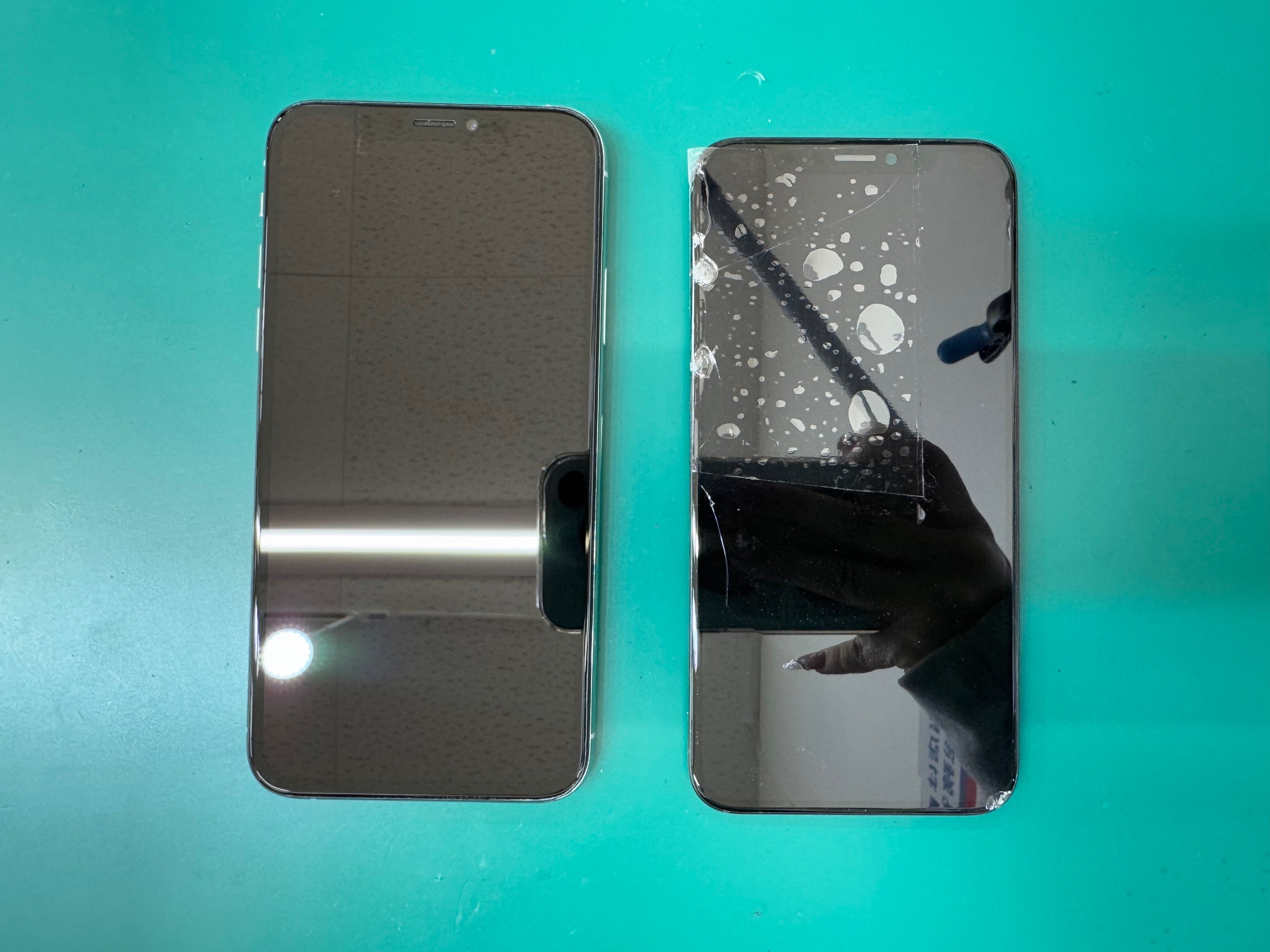 iPhone XS（アイフォンテンエス）の液晶画面交換・内部クリーニングならスマホ修理工房へお任せください